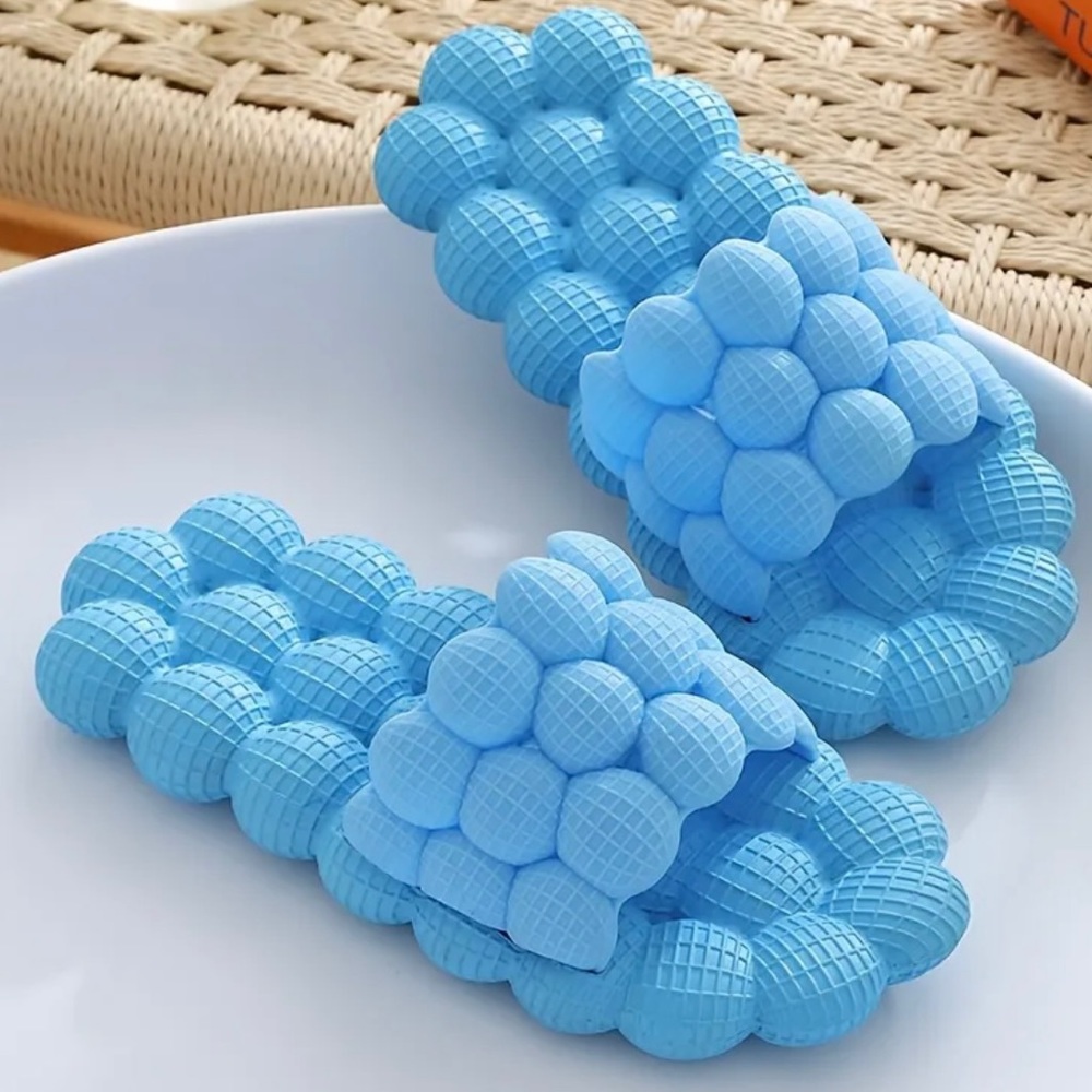 Unisex Bubble Slides Non-slip Spa Slippers Open Toe Sky Blue House Shoes 6.5 - 7